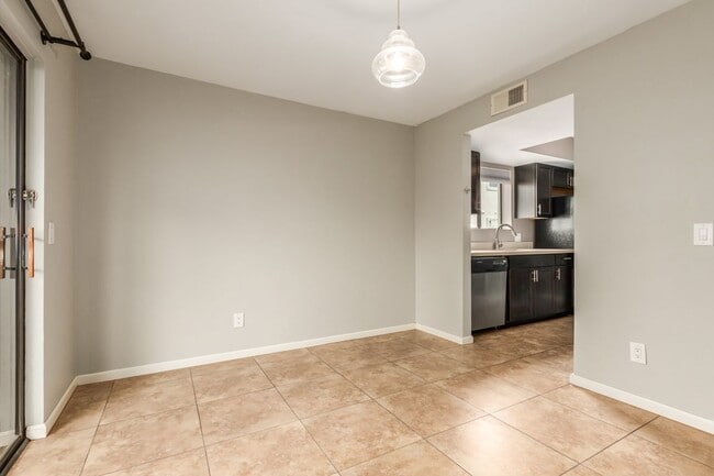 Photo - 850 S River Dr