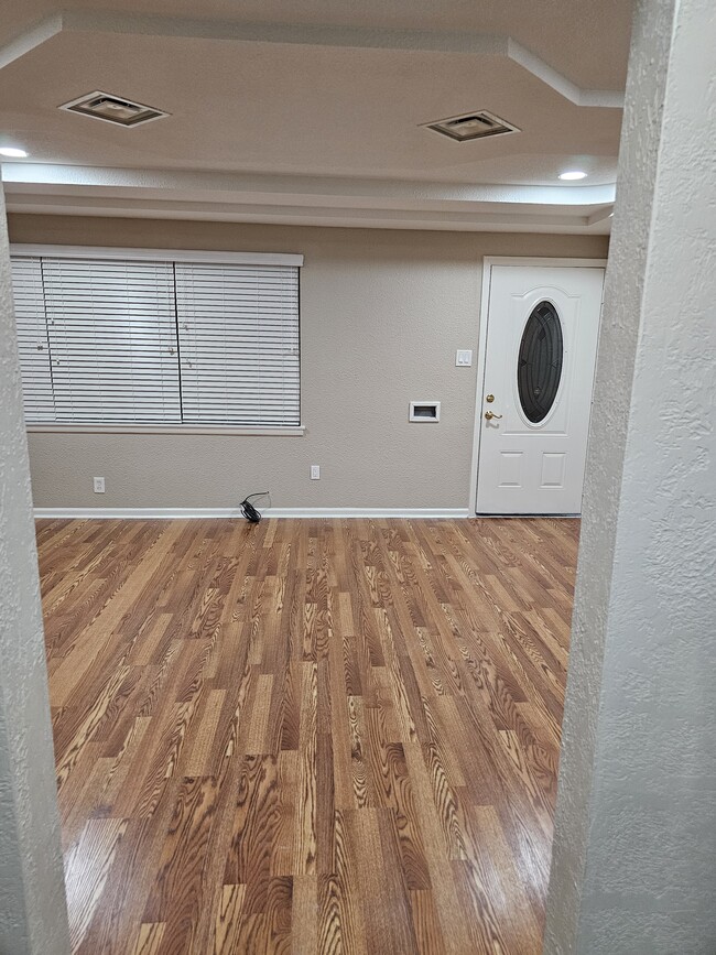 Building Photo - 526 Heidrich St