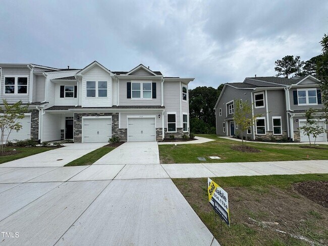 Building Photo - 1909 Hinesley Dr Rental