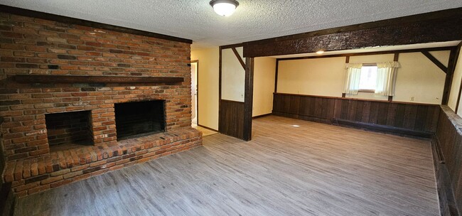 Photo - Newly Renovated 3Bed/2Bath Home Now Availa...