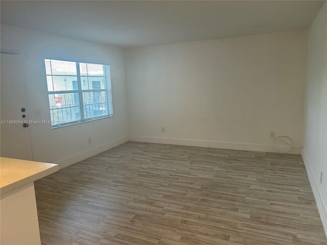 Photo - 1230 NE 139th St Unidad 407