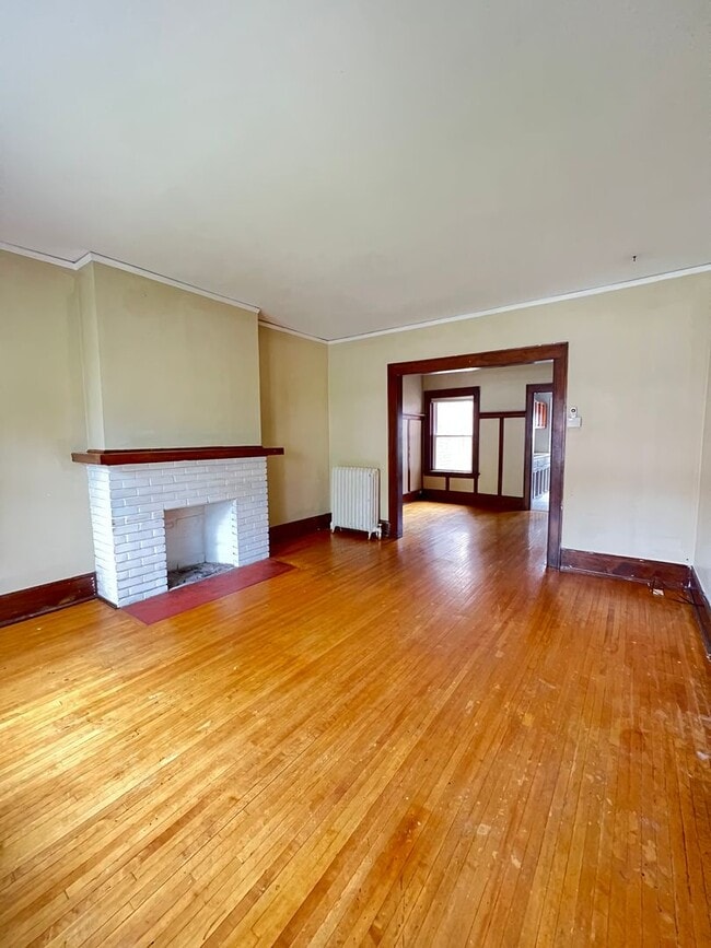 Photo - AVAILABLE JUNE - 4 Bed 1 Bath Townhome