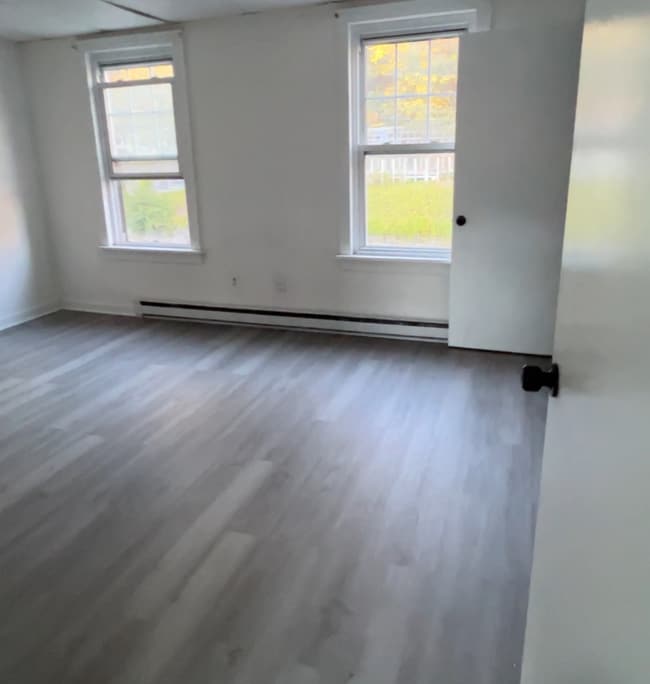 Building Photo - 1 N Main St Unit 2nd Fl