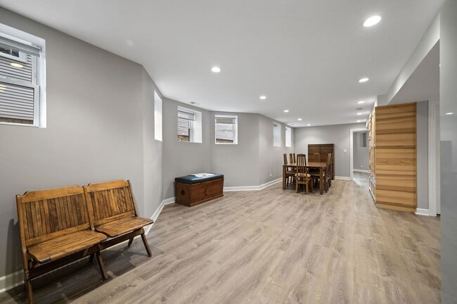 Photo - 1252 W Carmen Ave Unidad G