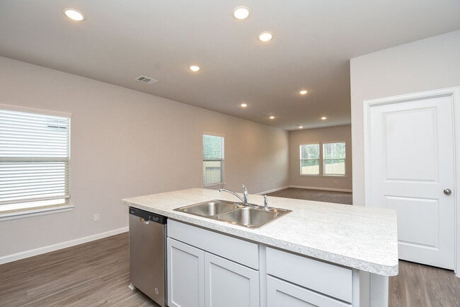 Photo - 16493 Moss Ln