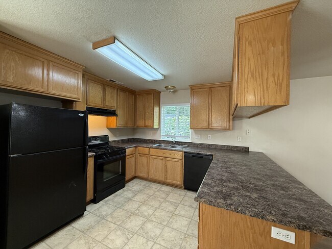 Photo - 592 E 5th Ave