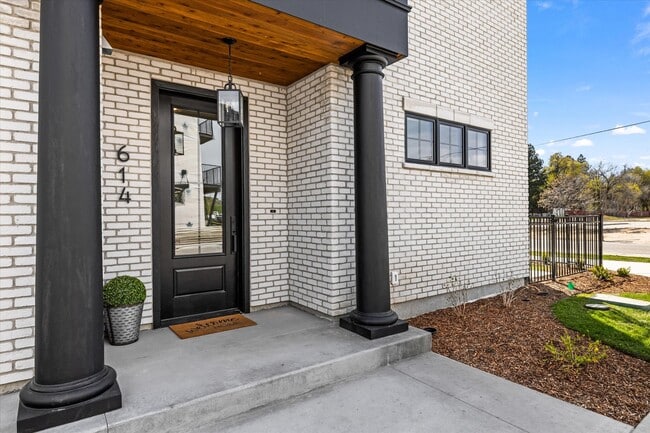 Photo - 614 N Avenue H Ave