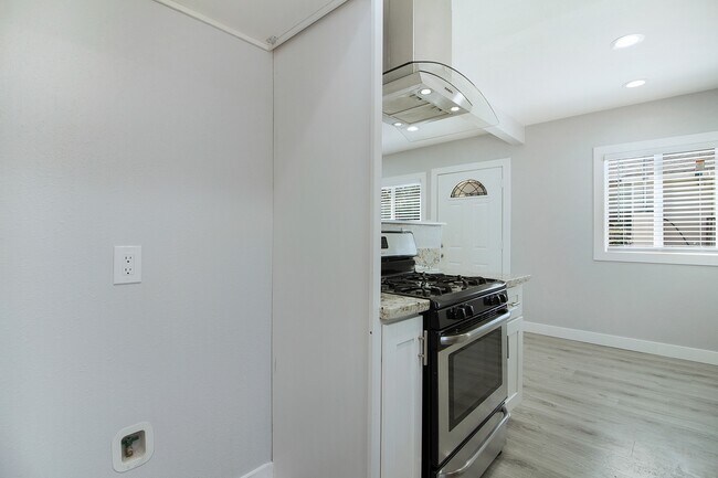 Photo - Ellis Street Duplex Unidad 79 East Ellis St.