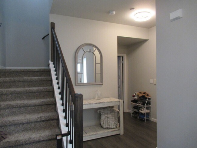 Photo - Well maintained 3 bedroom, 2.75 bath townhome in Puyallup