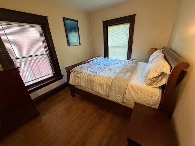 Queen Bed Front - 3621 Wyandotte St