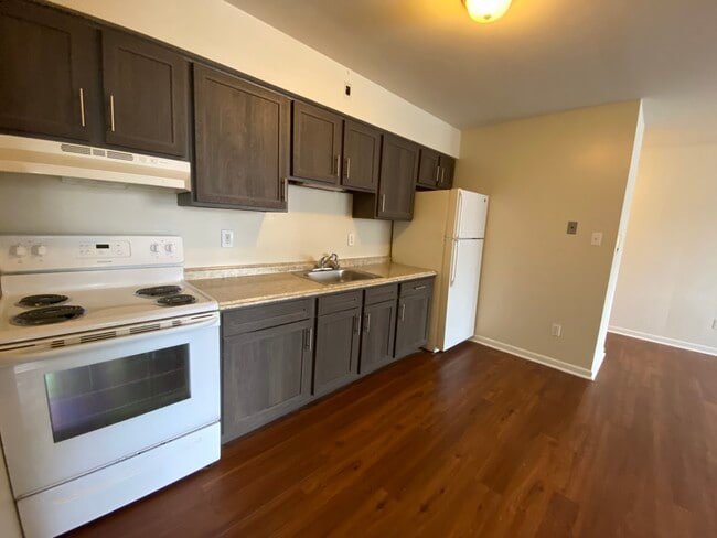 Kitchen - 3823 Garrett Rd