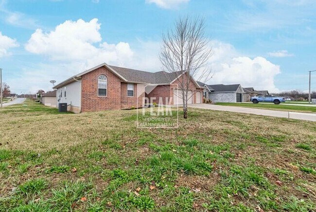 Beautiful Springfield home ready for rent!