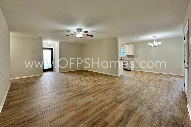 Photo - 932 Emily Cir