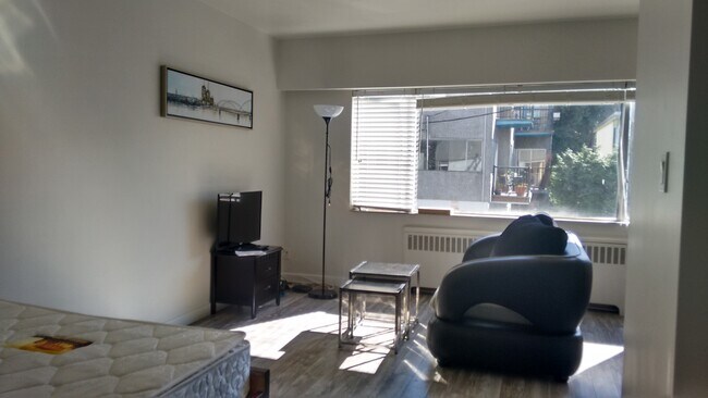 Building Photo - 1540 Haro St Unit 107