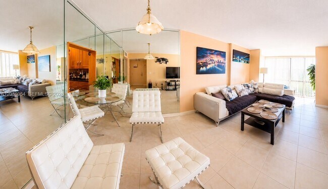Photo - 1000 Parkview Dr Unit 505