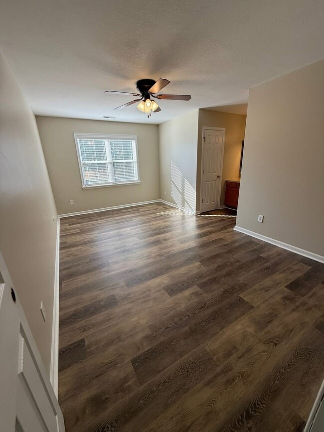Photo - 303 Cardinal Way