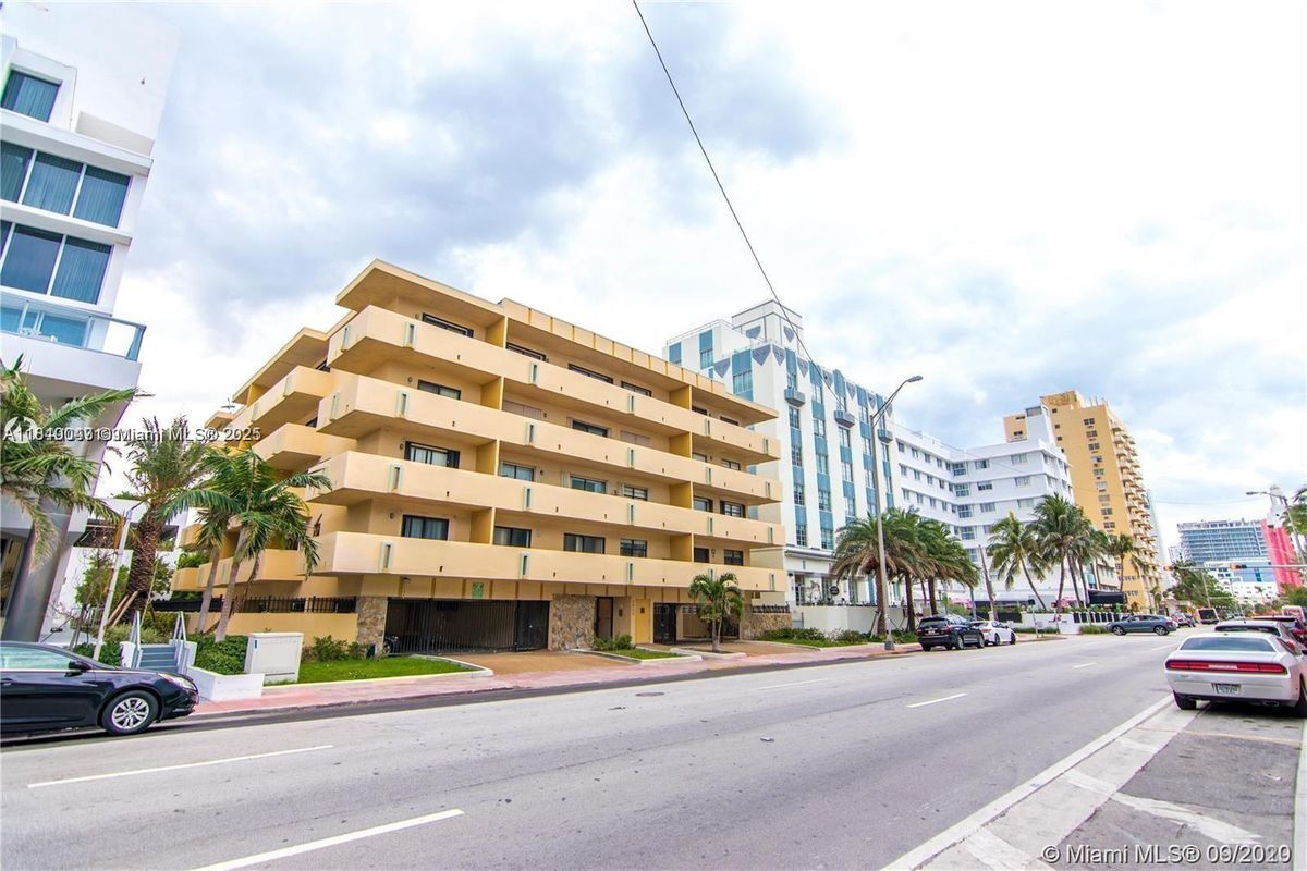 Photo - 2924 Collins Ave