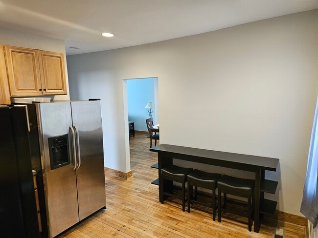 Photo - 889 Fuller Ave