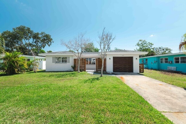 Building Photo - 2491 Coronado Way