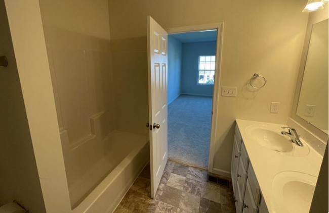 Photo - Stunning 3 bedroom 2.5 Bathroom Home in Ma...