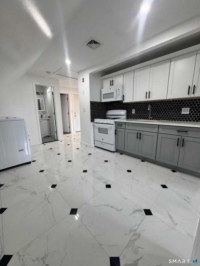 Photo - 417 Poplar St