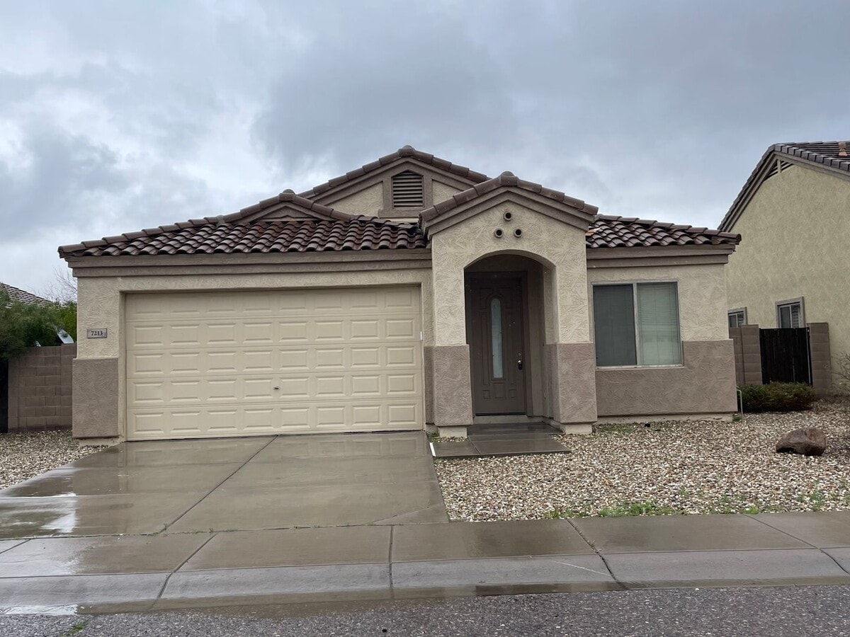 SPACIOUS 4 BEDROOM, 2 BATH SPLIT FLOOR PLAN - SPACIOUS 4 BEDROOM, 2 BATH SPLIT FLOOR PLAN