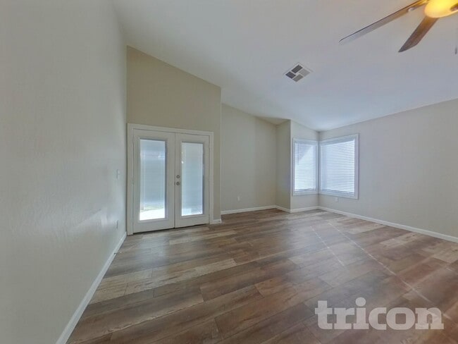 Photo - 857 E Saragosa St