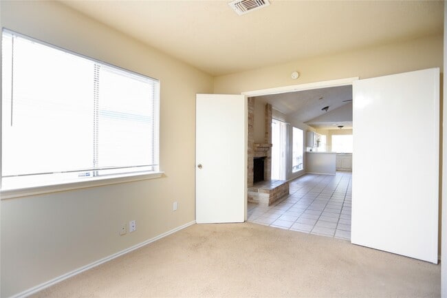 Building Photo - 11047 Grassyglen Dr