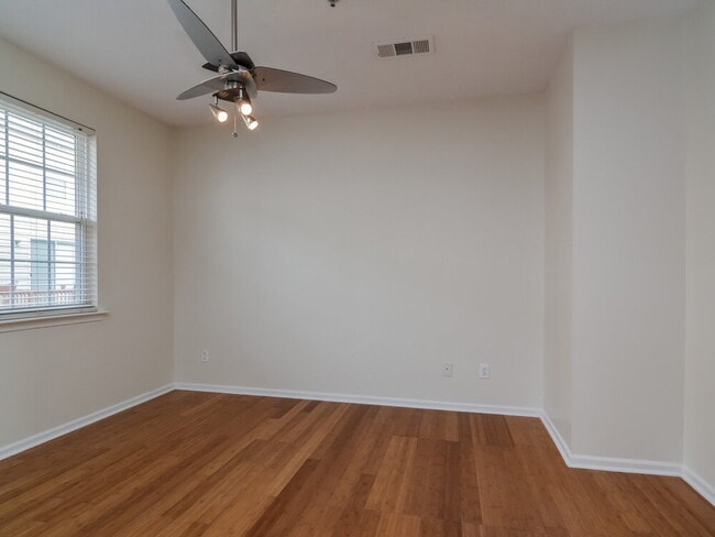 Photo - 142 Weatherstone Square Dr