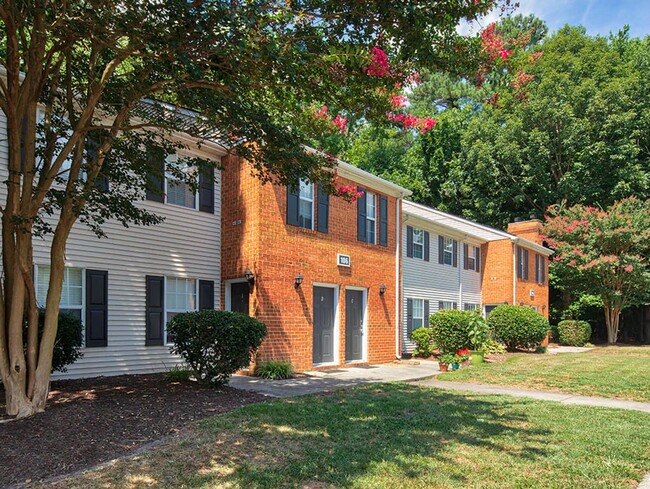 Photo - Courts at Yorkshire Downs Apartments