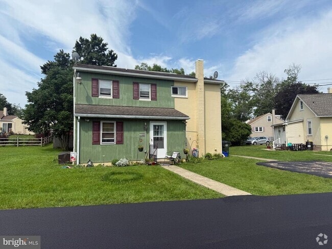 Building Photo - 1552 E Philadelphia Ave Rental