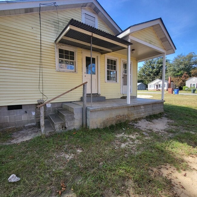 120 Hillcrest Dr