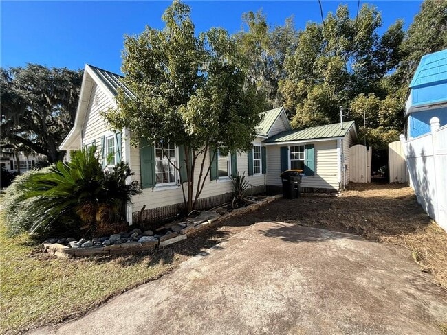 Photo - 303 North Way