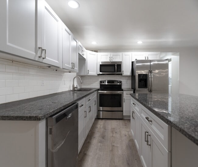 Photo - 18 N New St Unit 2