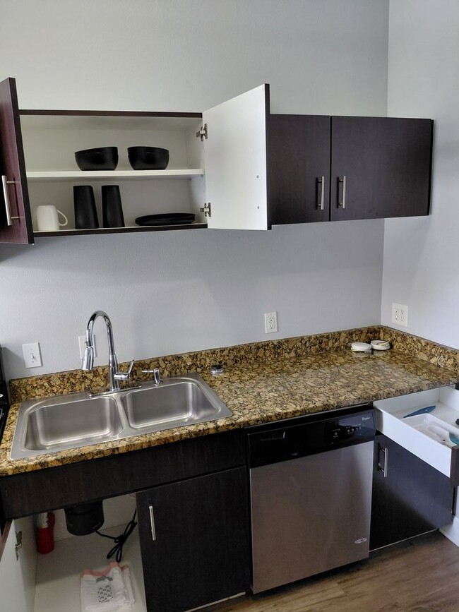 302 W Commercial St Unit 207E