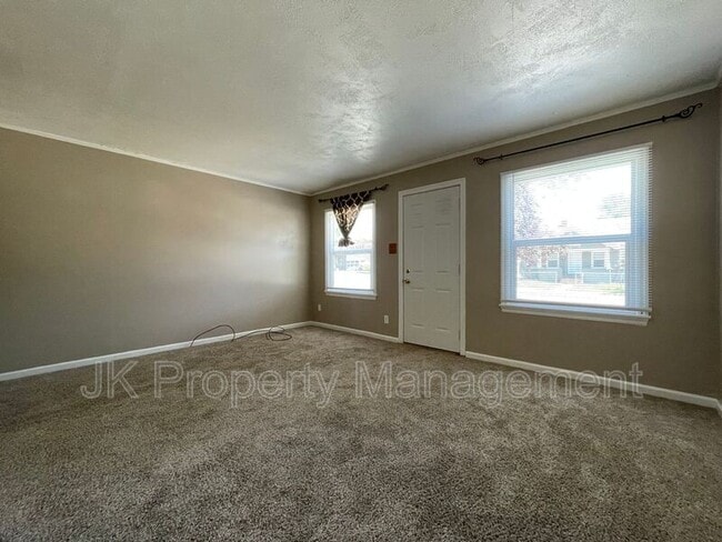 Photo - 208 9th St N