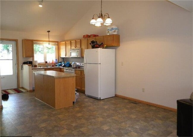 Photo - 1040/1044 4th St SE, Forest Lake, MN 55129 (duplex) Unidad 1040 4th St SE