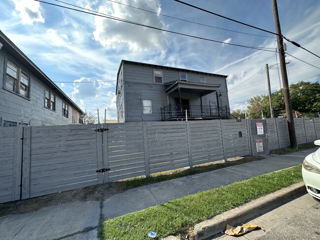 Photo - 2419 Pannell St