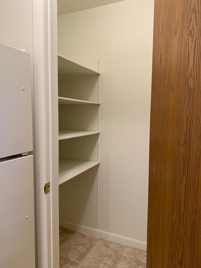 Despensa amplia - Hickory Square Apartments