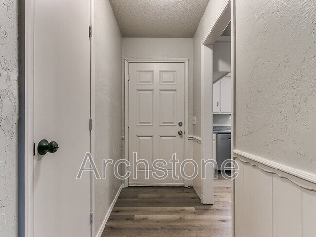 Photo - 401 NW 86th St