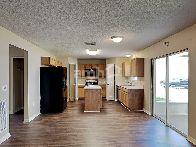 Photo - 8741 Merseyside Ave