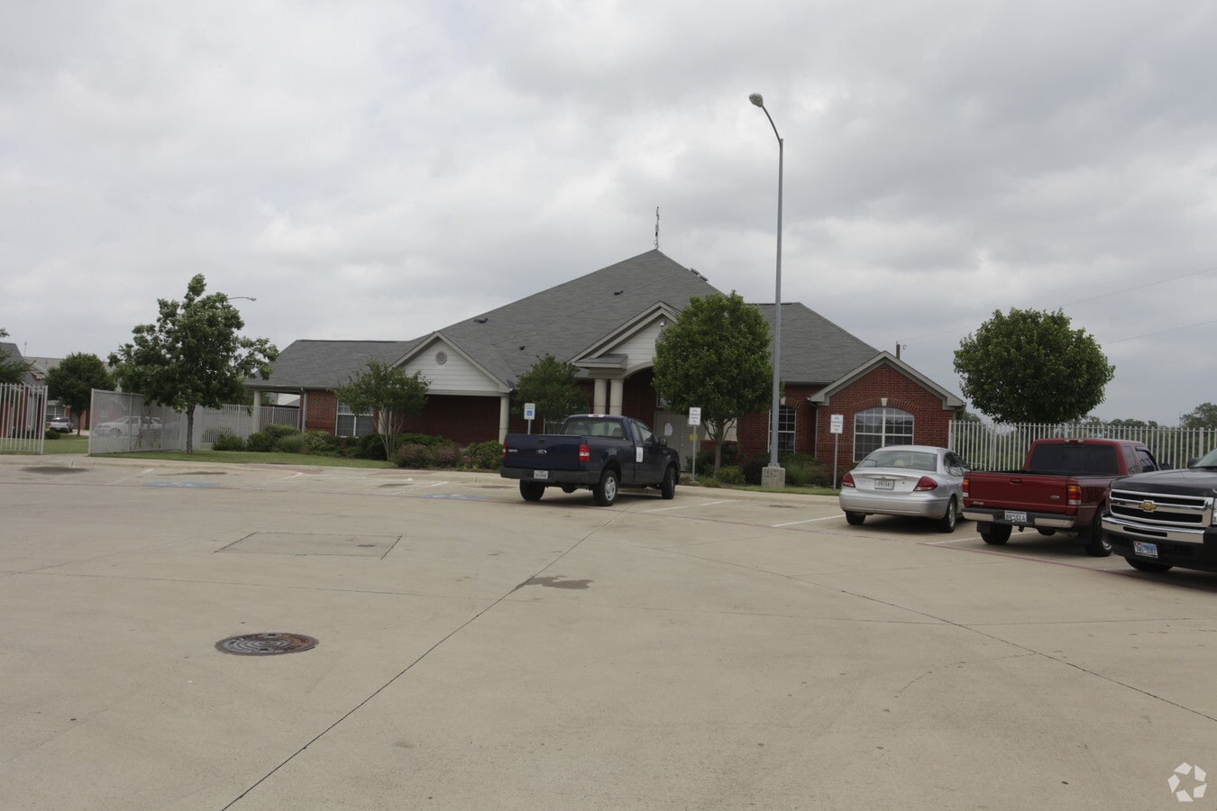 Photo - Villa Creek Apartments