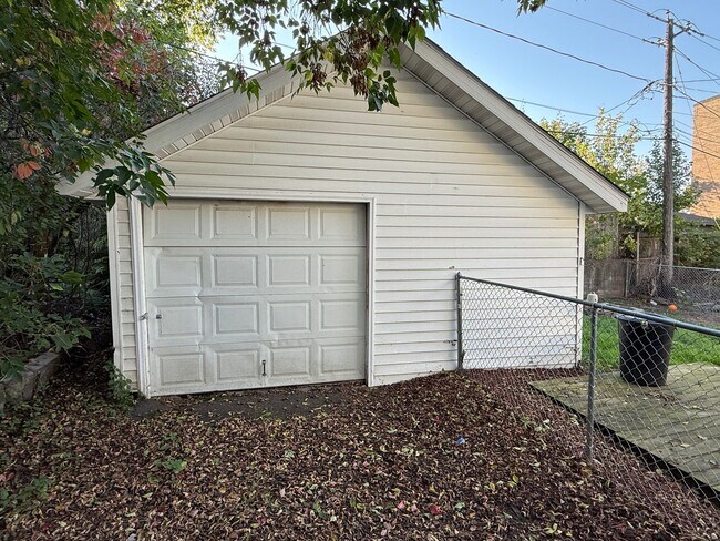 25 9th St