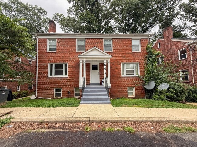 Building Photo - 8324 Roanoke Ave Unit #3