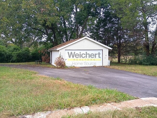 Photo - 3BR Home with Basement, Screened Porch & Garage