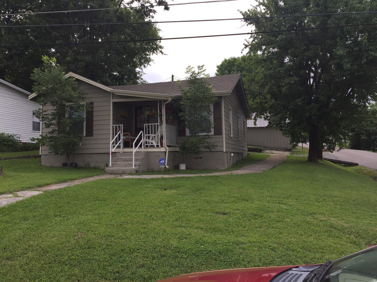 Photo - 501 Elk Ave N House