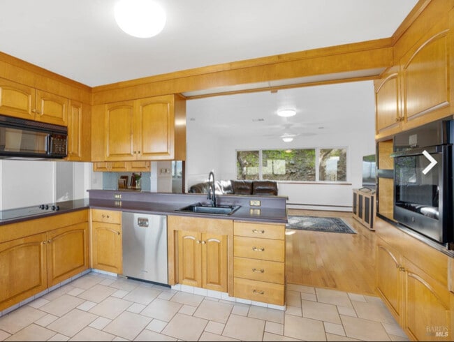 Photo - 627 Casswall St