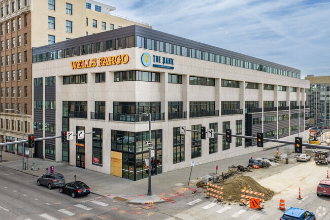 Building Photo - The Carrara on Farnam