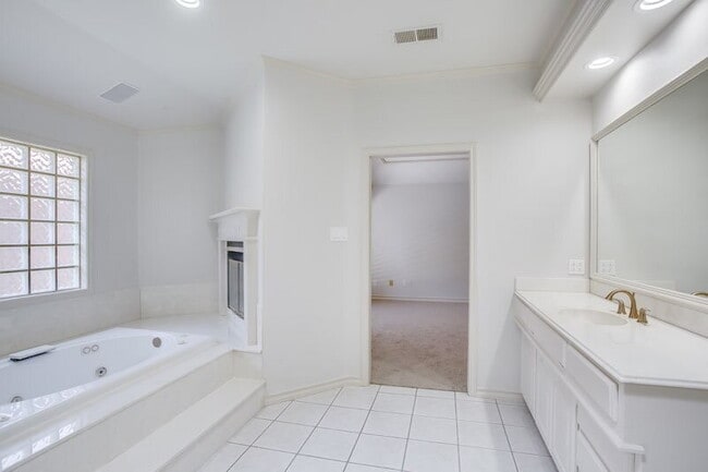 Photo - Over the top garden home - Half off the fi...