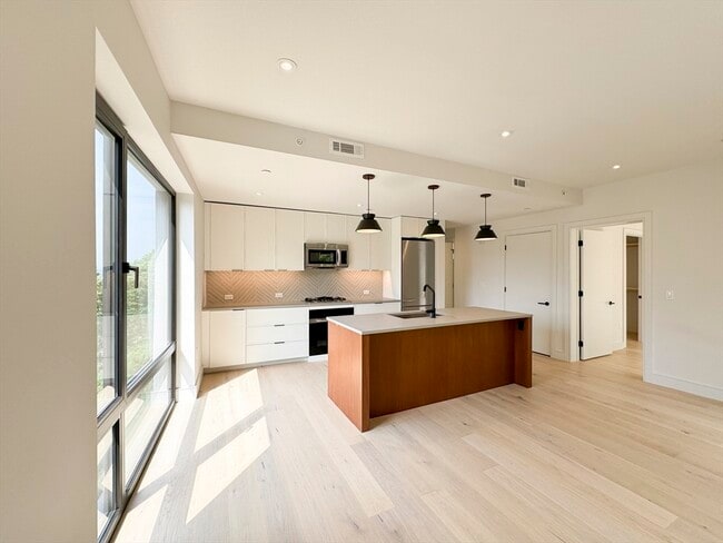 Photo - 1 Nevins Hill Way Unidad 606